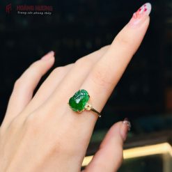 Nhẫn-Tỳ-Hưu-Phỉ-Thuý-Lục-Đế-Vương